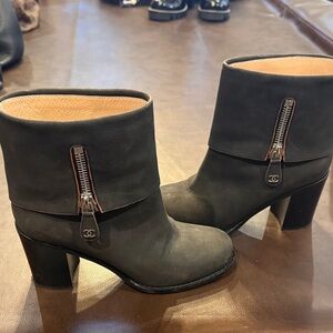 CHANEL Black Leather Zip-Trim Ankle Booties